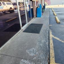 Clean-and-Shine-Revitalizing-Restaurant-Sidewalks-Grease-Bins-and-Dumpsters 2